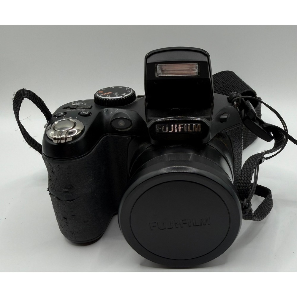 Fujifilm FinePix S2950 Digital Camera 14MP 18x Optical Zoom Tetsted
